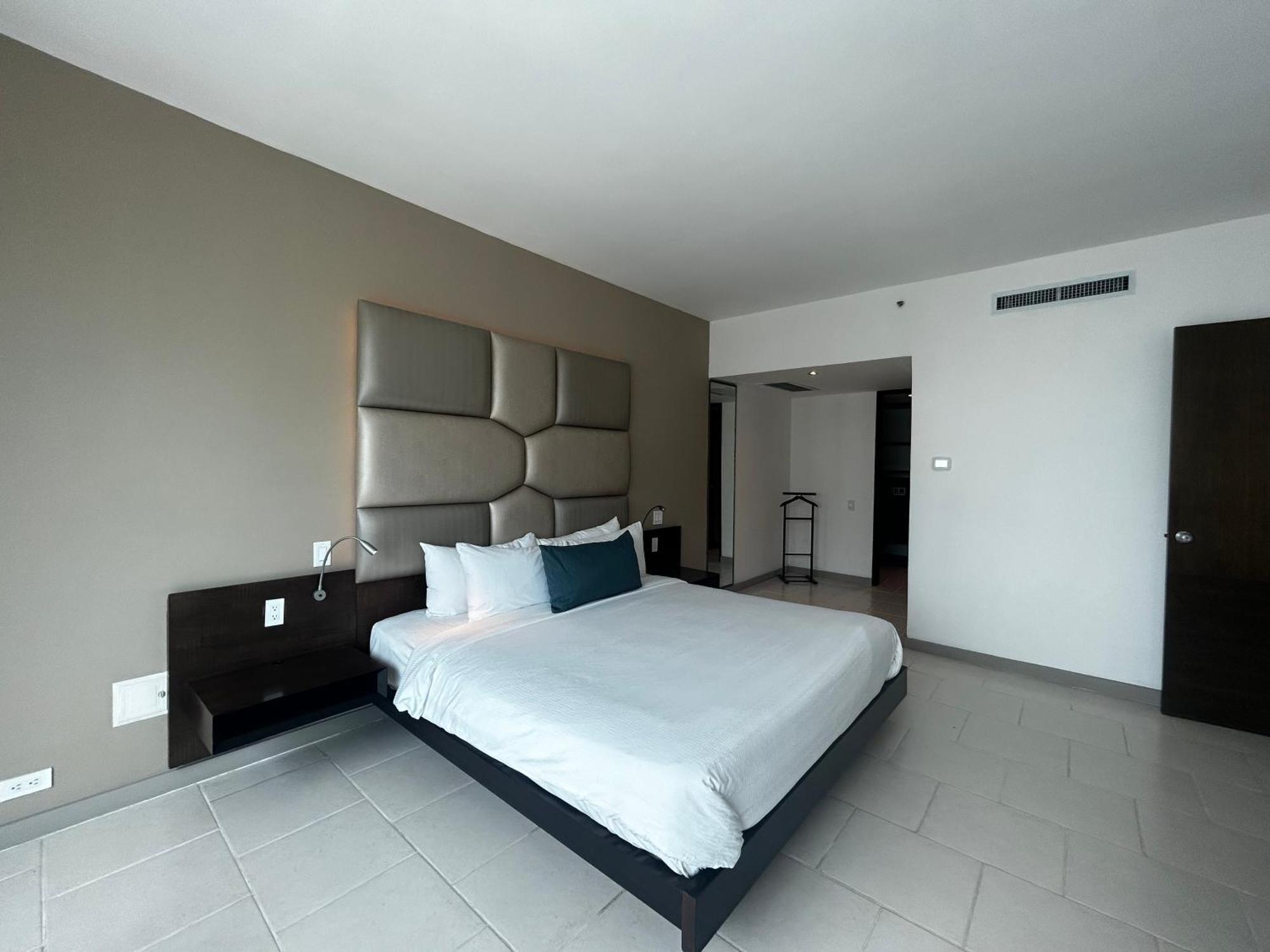 Decapolis Hotel פנמה סיטי מראה חיצוני תמונה A bedroom at the hotel
